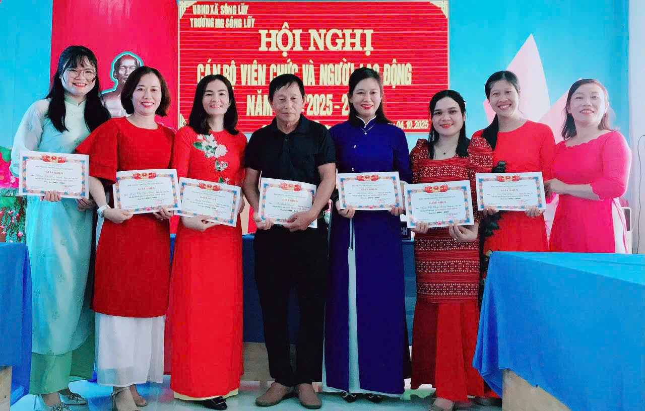 KHEN THƯỞNG TRONG HỘI NGHỊ CBVCNLĐ 25-26